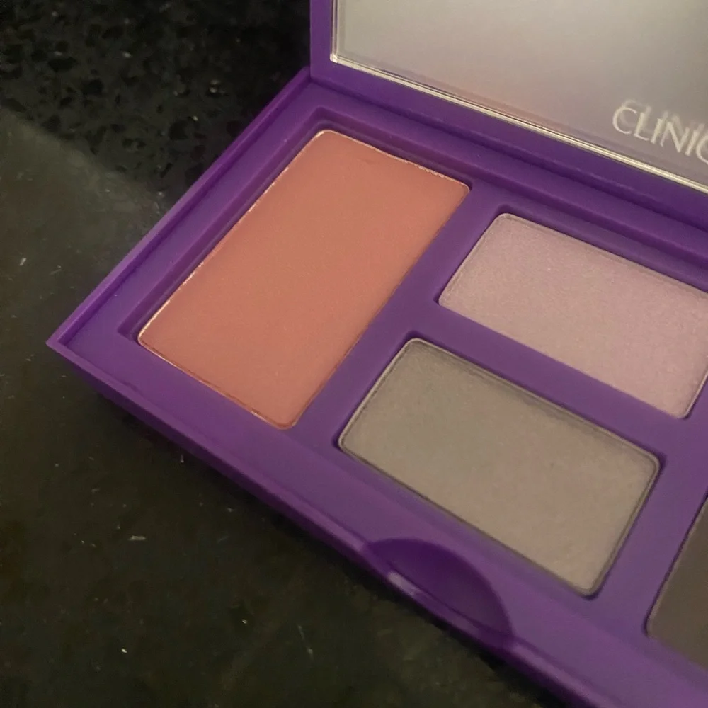 NEW Clinique eyeshadow and cheek palette